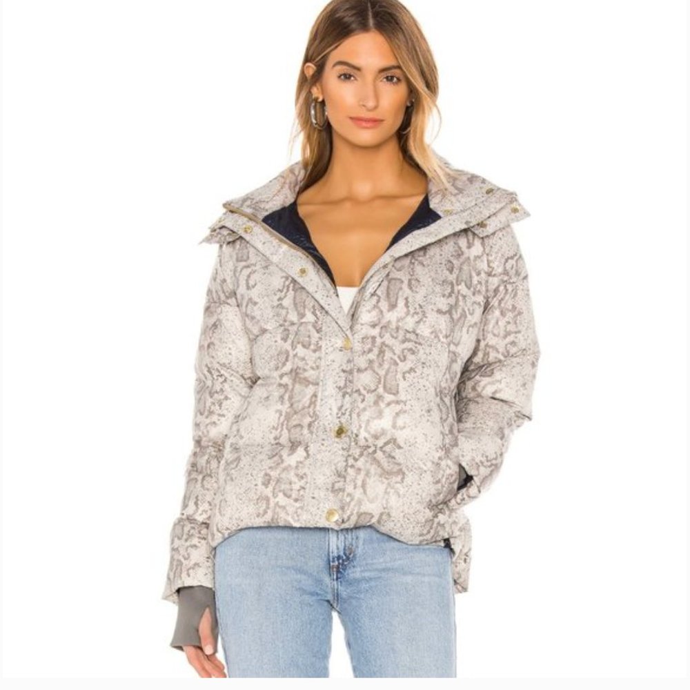 ❤️NWOT Varley Highland Puffer Jacket Grunge Snake Size Small